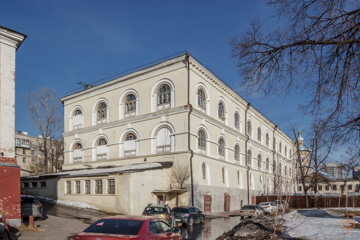 Казань, Кремлёвская улица, 2 / Улица Чернышевского, 6