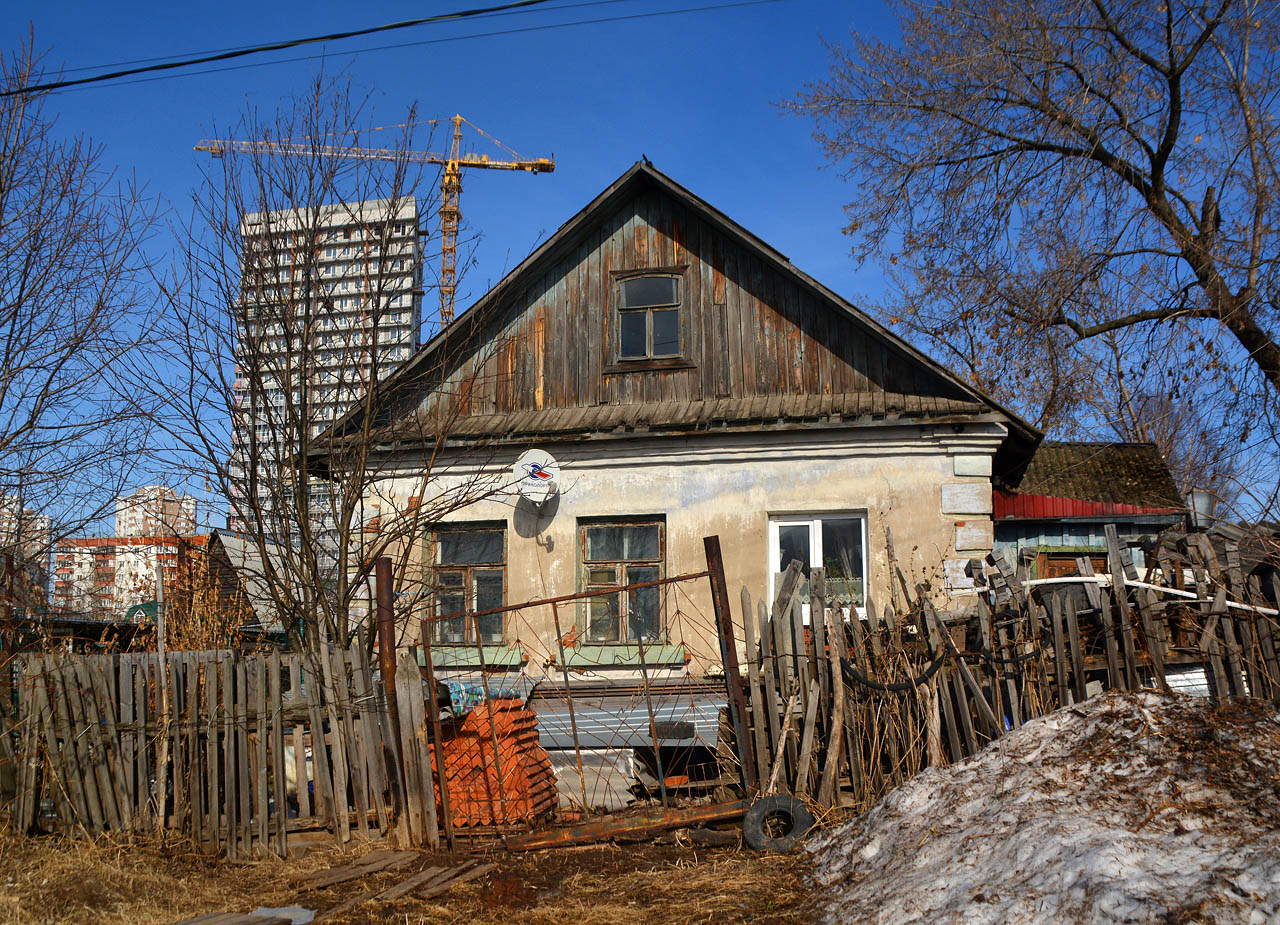 Пермь, Улица Мира, 115Б; 1-я Гамовская улица, 76