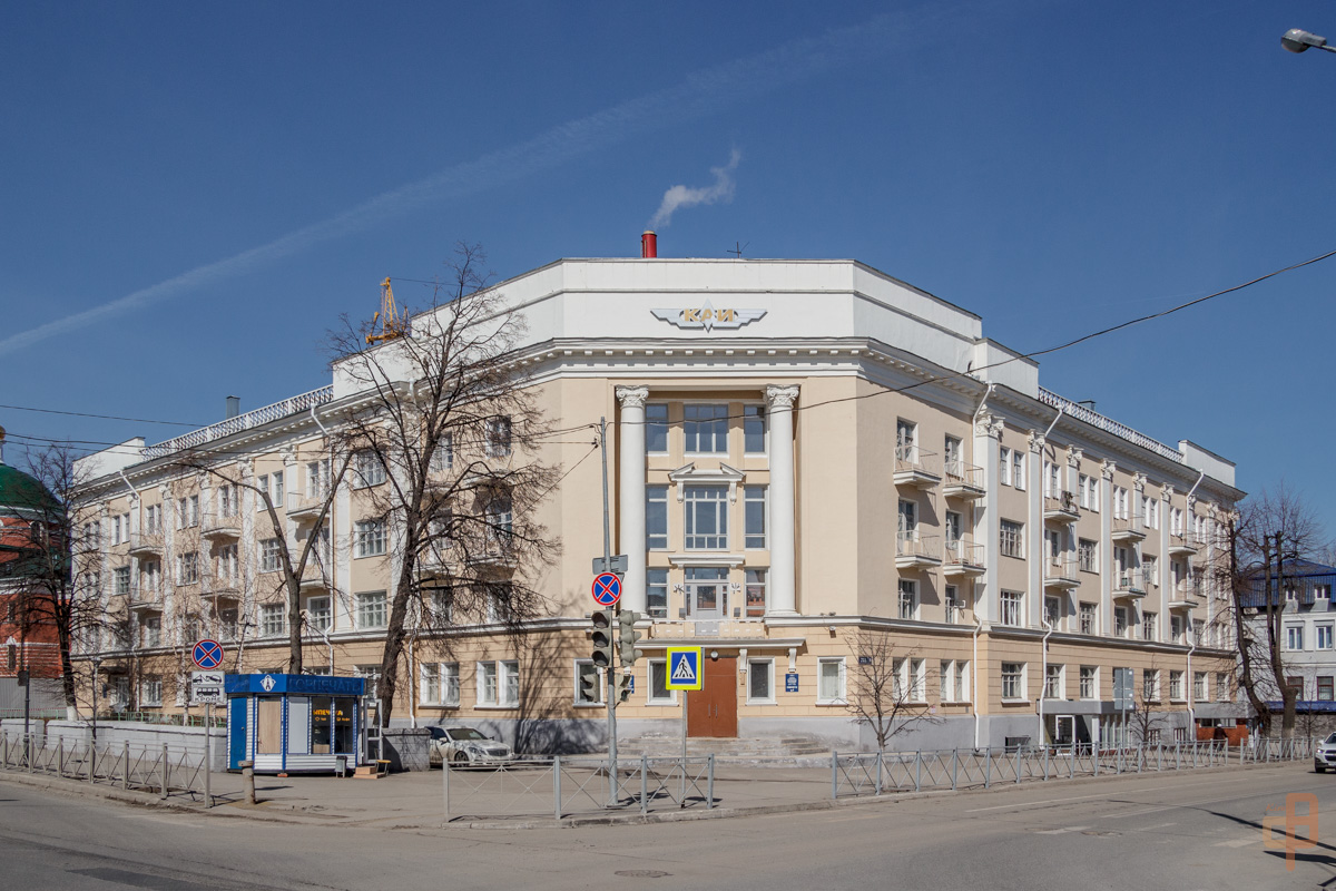 Казань, Большая Красная улица, 7 / Улица Япеева, 9