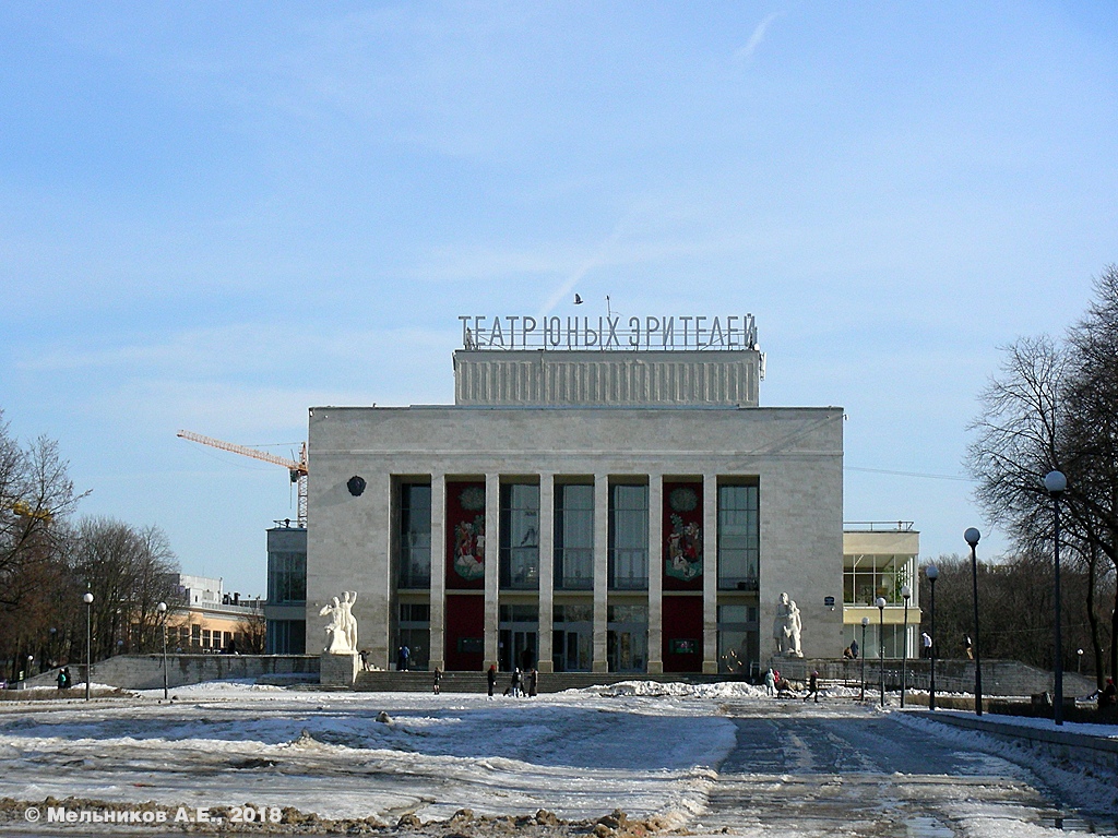 Peterburi, Пионерская площадь, 1