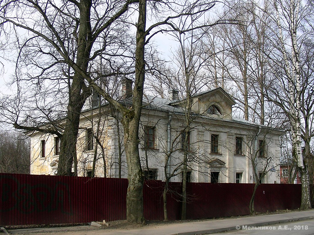 Ломоносов, Михайловская улица, 3