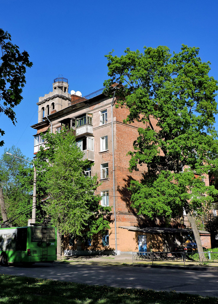 Харьков, Улица Мира, 40 / Индустриальный проспект, 5