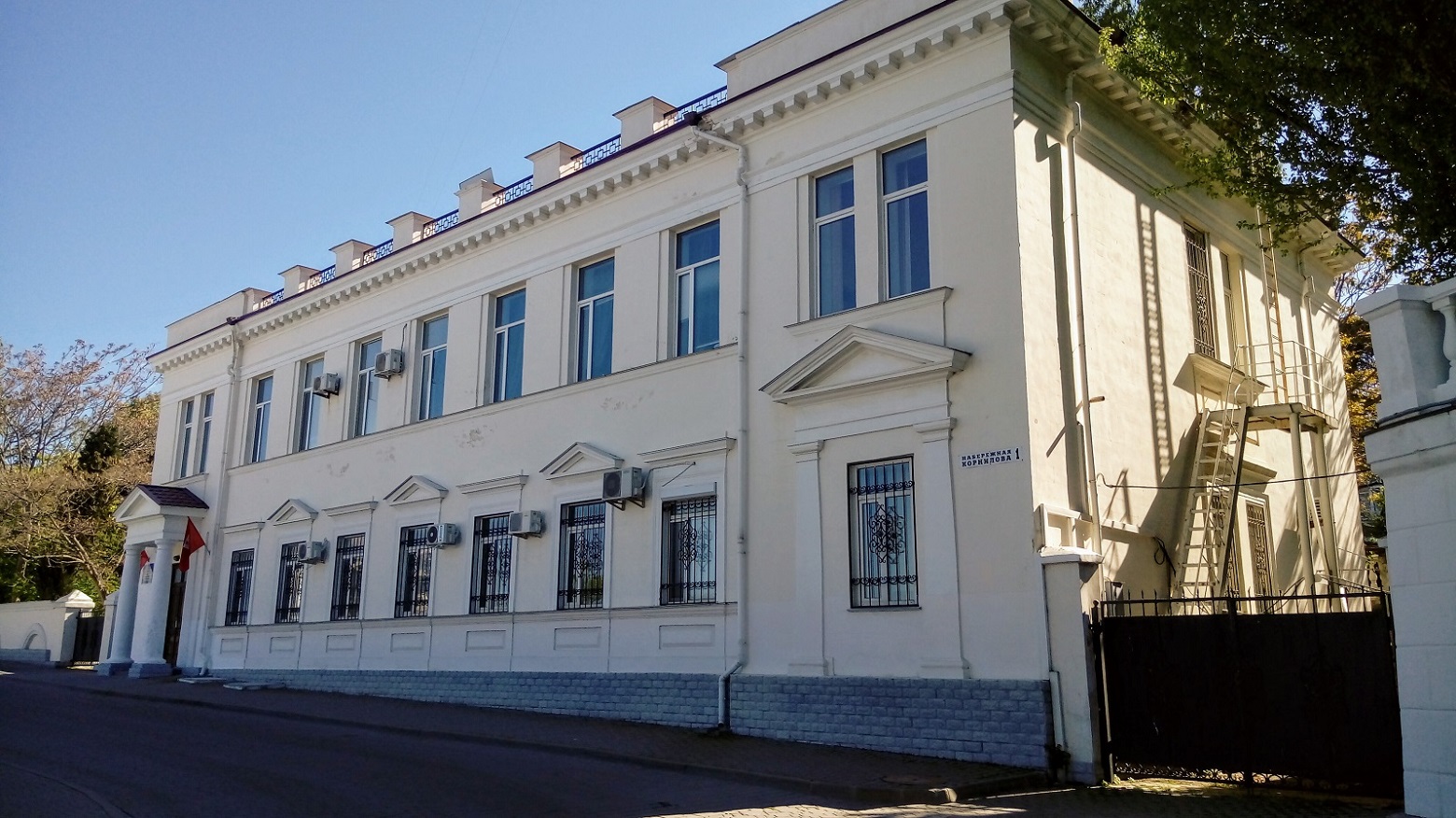 Севастополь, Набережная Корнилова, 1 Севастополь, Набережная Корнилова, 1