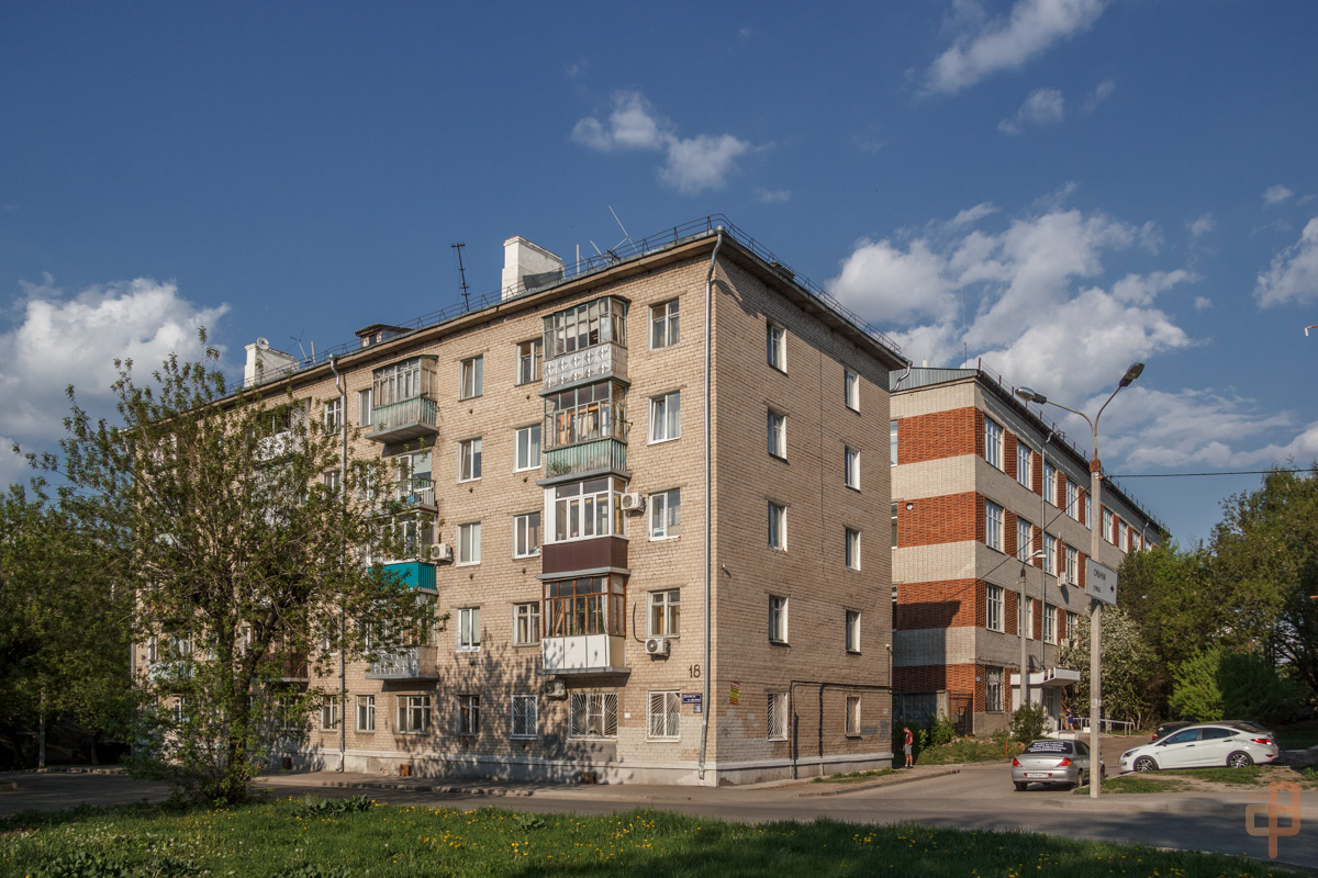 Казань, Деловая улица, 18; Улица Смычки, 5