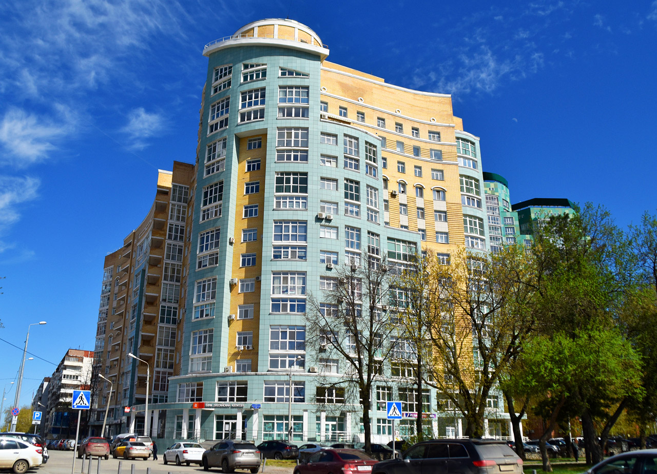 Пермь, Сибирская улица, 46 / улица Швецова, 60
