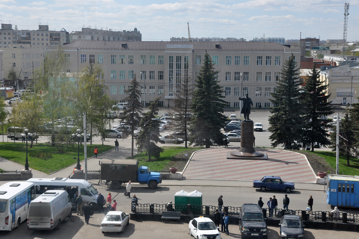 Omsk, Улица Лобкова, 2 / Улица Марченко, 4