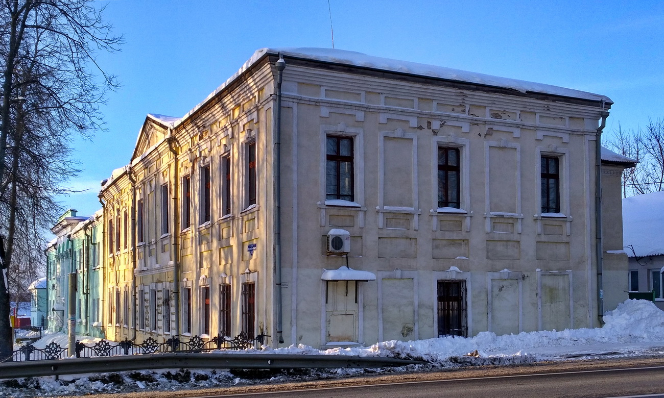 Петровское, Октябрьская улица, 27; Октябрьская улица, 25