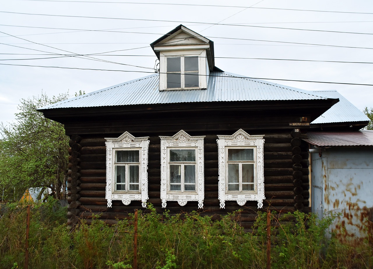 Perm, Конструкторская улица, 10. Резные наличники