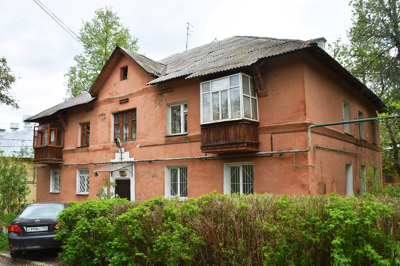 Perm, Улица Качалова, 42