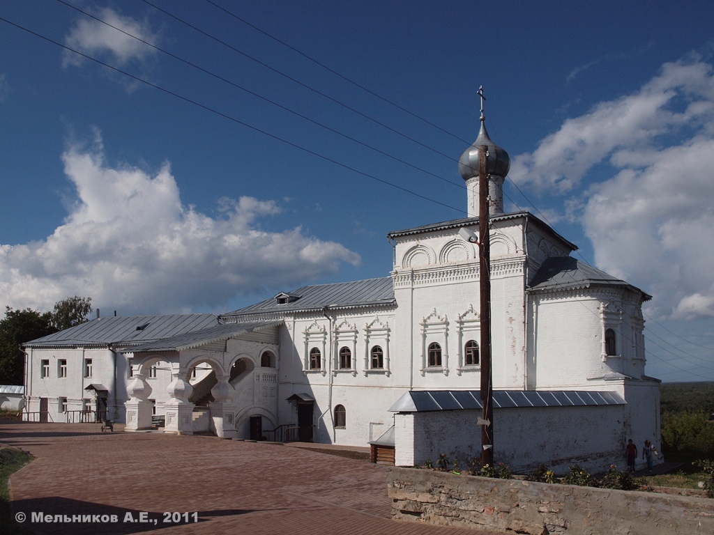 Gorokhovets, Пролетарская улица, 12 (Настоятельский корпус); Пролетарская улица, 12 (церковь Иоанна Лествичника)