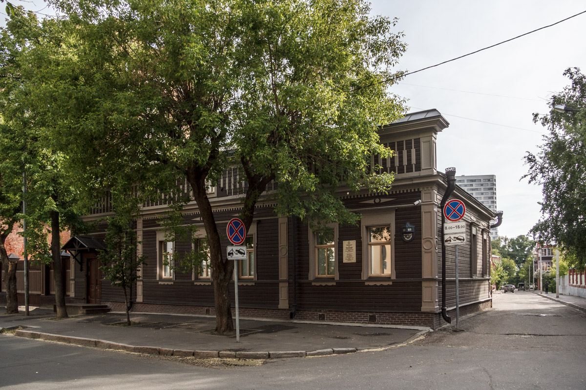 Казань, Улица Маяковского, 9 / Катановский переулок, 8