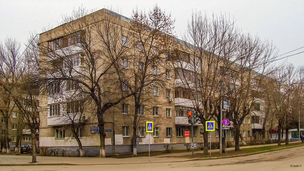 Уфа, Улица Достоевского, 105 / Улица Пархоменко, 77