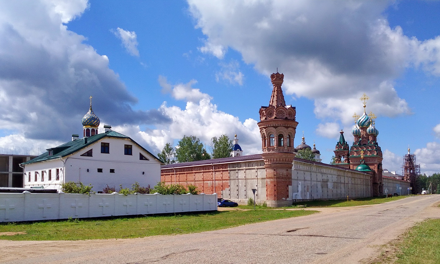 Переславский район, прочие н.п., м. Сольба, Центральная улица, 15 Петропавловская церковь; м. Сольба, Центральная улица, 15 Северо-восточная башня; м. Сольба, Центральная улица, 15 Школа; м. Сольба, Центральная улица, 15 Спиридоновская церковь