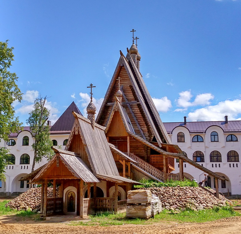 Переславский район, прочие н.п., м. Сольба, Центральная улица, 15 Печерская церковь; м. Сольба, Центральная улица, 15 Сергиевская церковь
