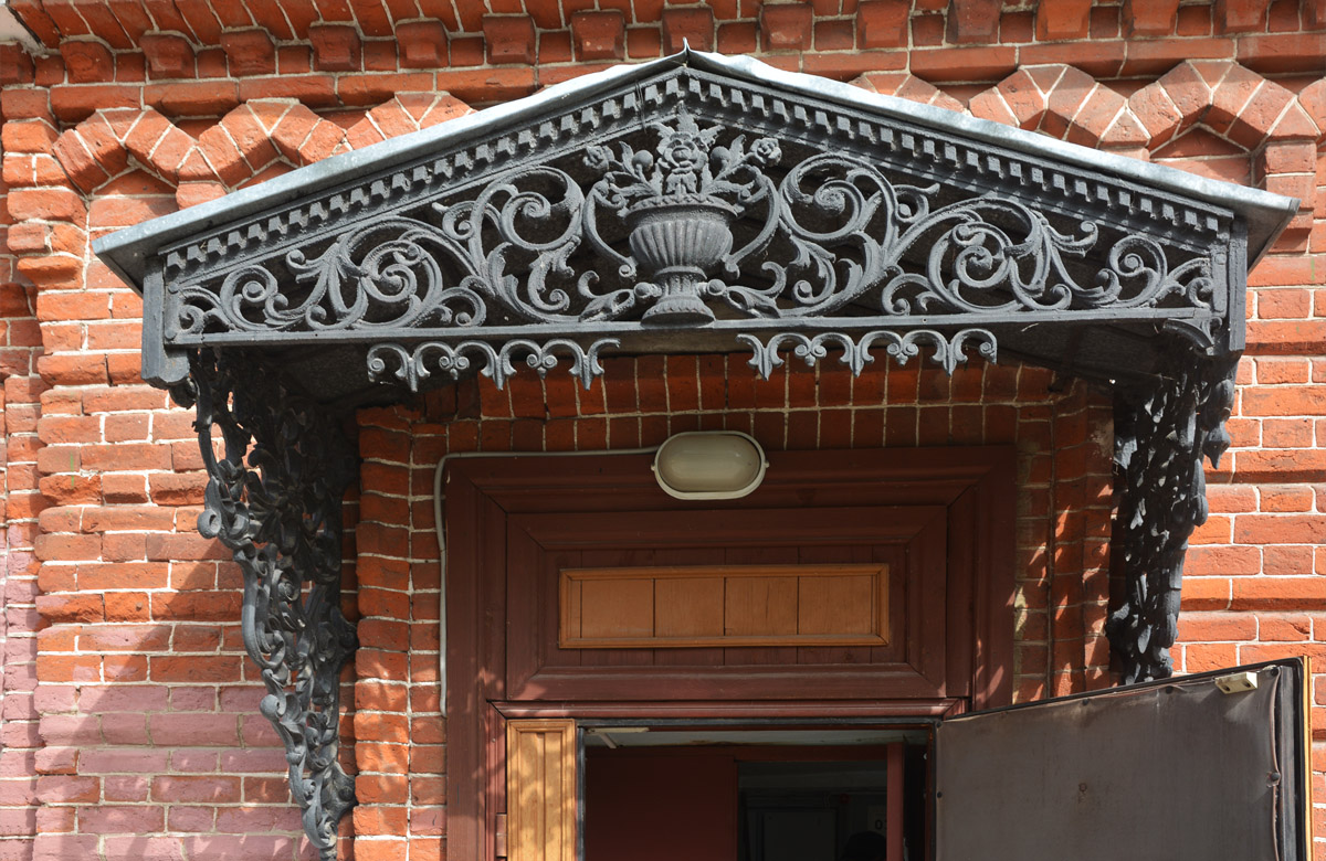 Павлово, Красноармейская улица, 6. Декор из литого чугуна
