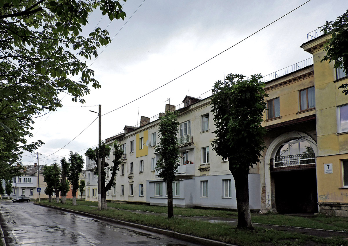 Червоноград, Улица Черновола, 2 / Улица Героев Майдана, 3-5-7
