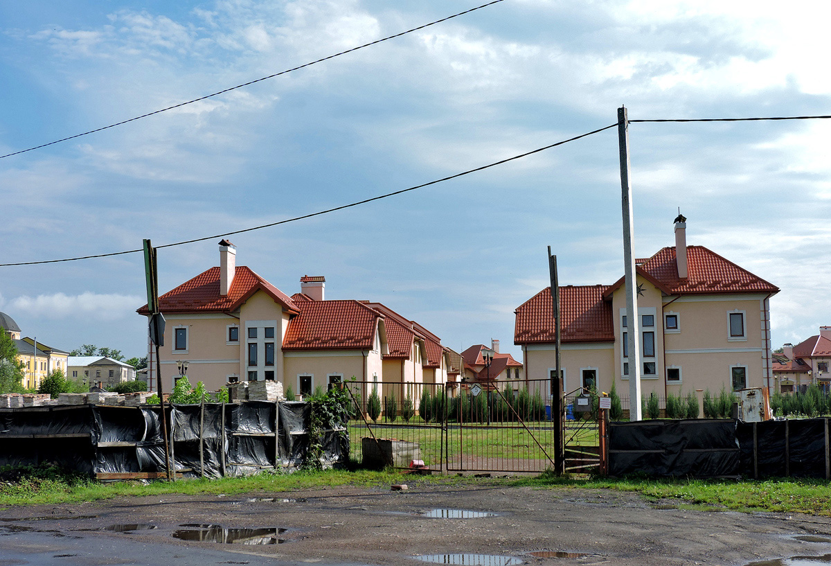 Червоноград, Улица Теодозия Савки, 1; Улица Йосафаты Гордышевской, 2