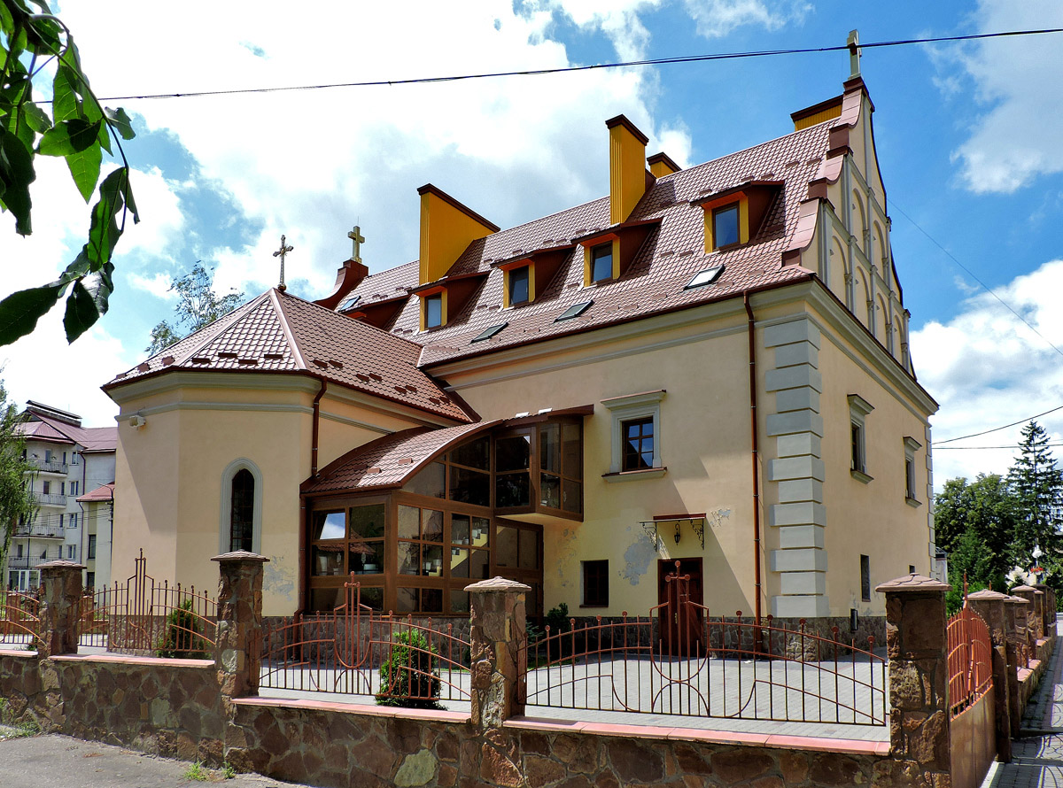 Золочев, Улица Маркияна Шашкевича, 13