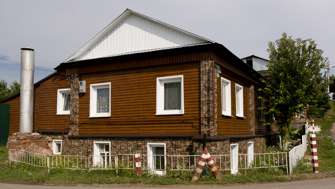 Уфа, Гаражная улица, 2 / Улица Урицкого, 13