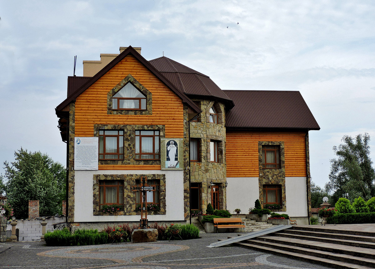 Червоноград, Улица Героев Майдана, 16