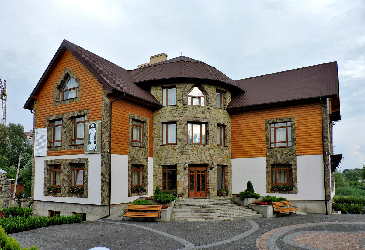 Червоноград, Улица Героев Майдана, 16