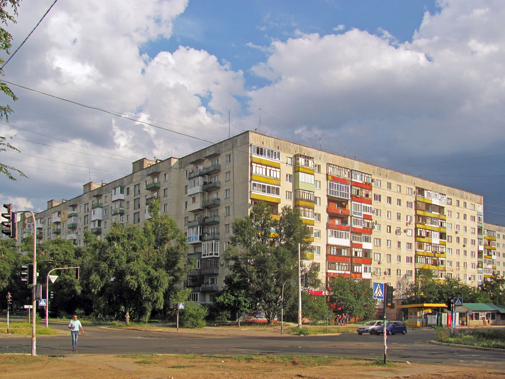 Северодонецк, Улица Вилесова, 16; Улица Курчатова, 21
