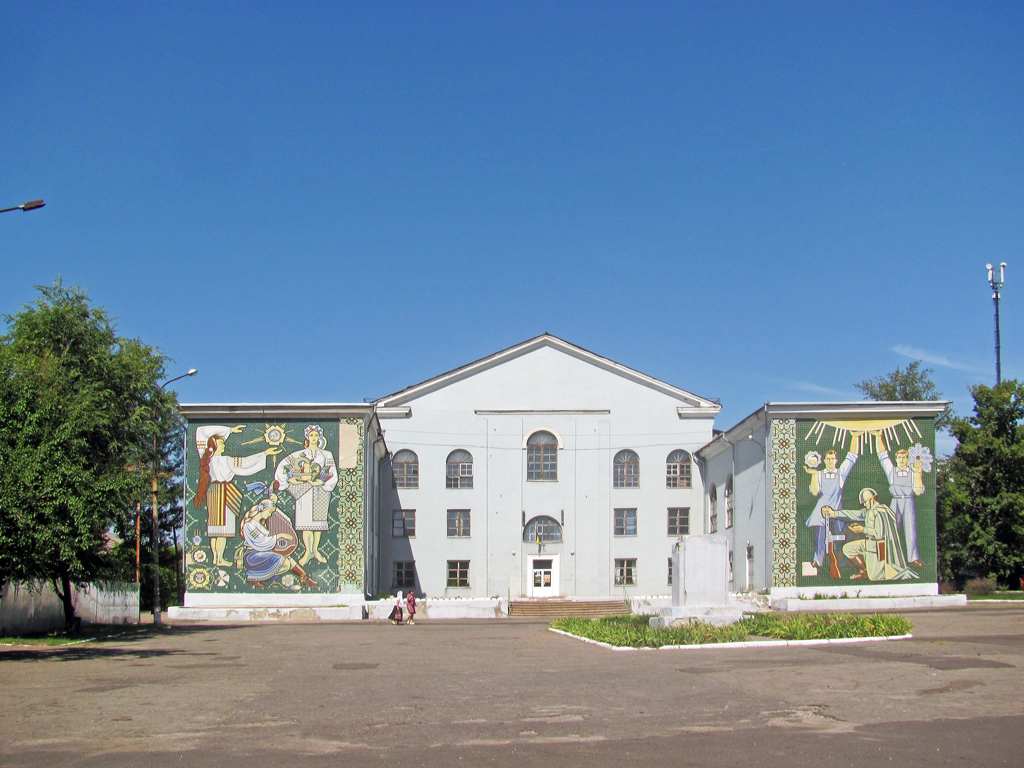 Рубежное, Улица Чехова, 11. Монументальное искусство (мозаики, росписи, барельефы, сграфито)
