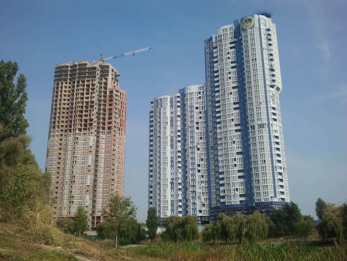 Київ, Проспект Соборности, 30; Проспект Соборности, 30 А