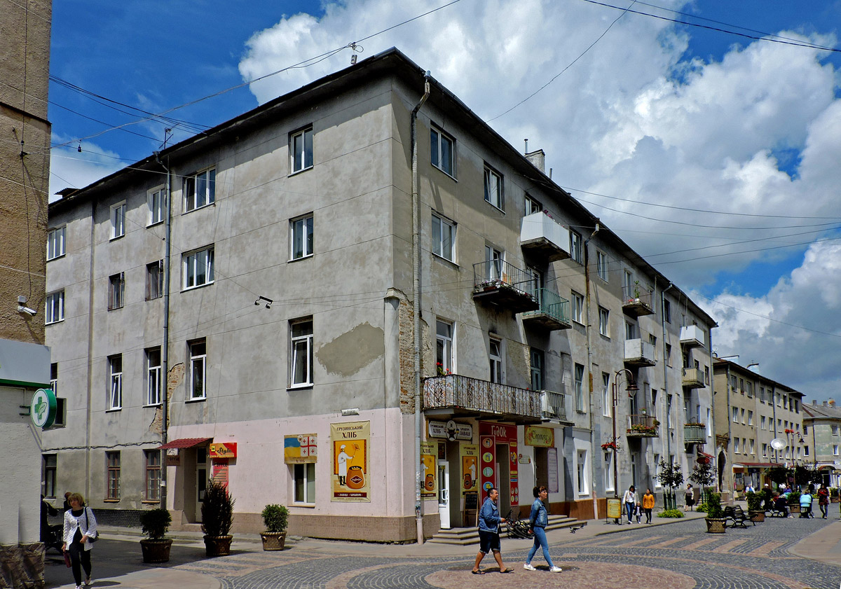 Золочев, Улица Маркияна Шашкевича, 8