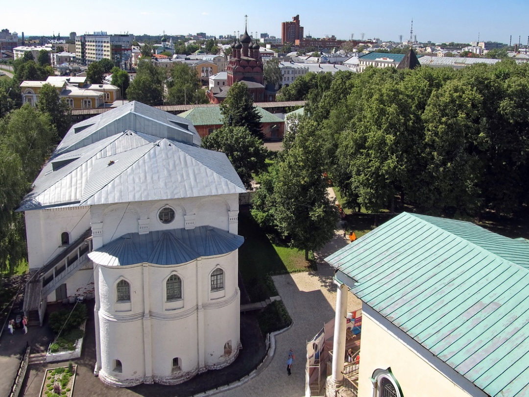 Ярославль, Богоявленская площадь, 25 Большая Крестовая церковь; Республиканская улица, 79; Богоявленская площадь, 14 / Которосльная набережная, 20; Которосльная набережная, 26; Богоявленская площадь, 12. Ярославль — Панорамы