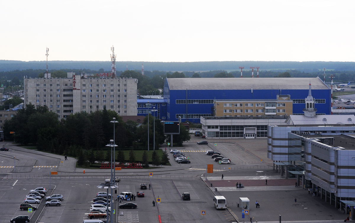 Екатеринбург, Площадь Бахчиванджи, 1/1; Площадь Бахчиванджи, 3