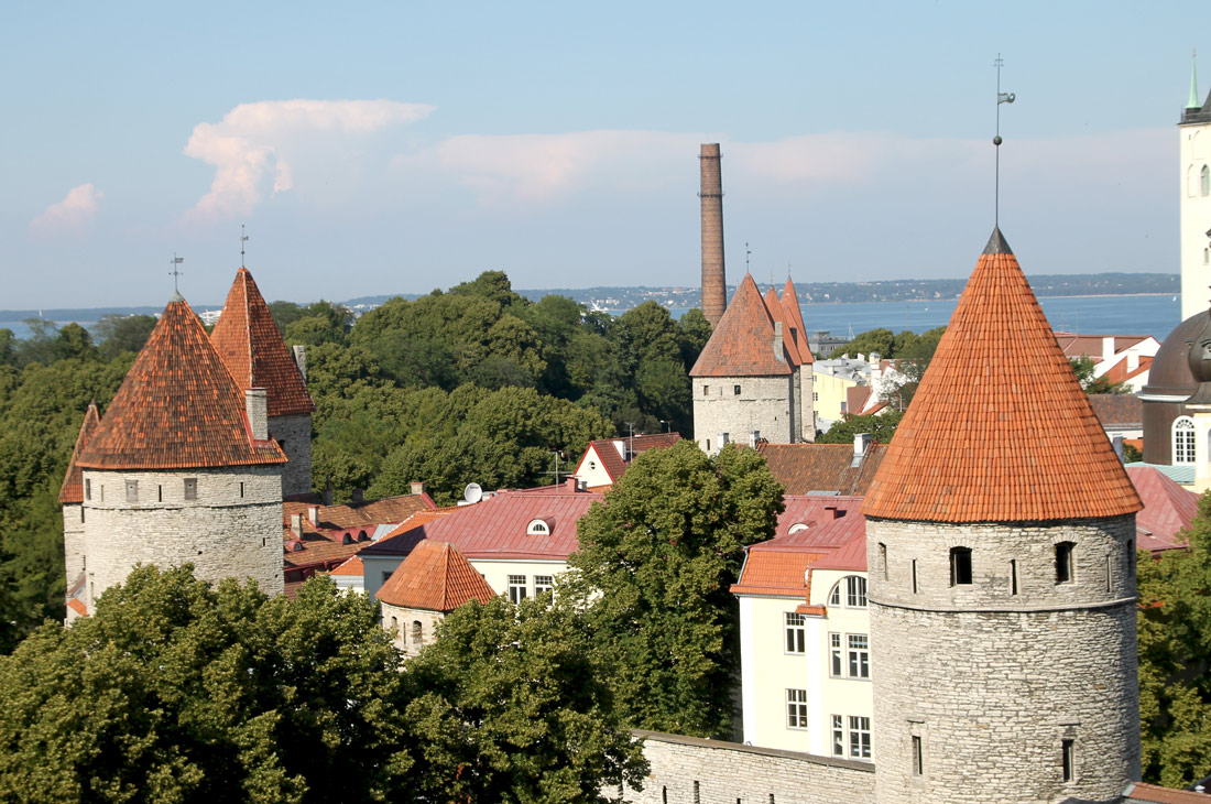 Таллин, Väike-Kloostri, 1; Gümnaasiumi, 1