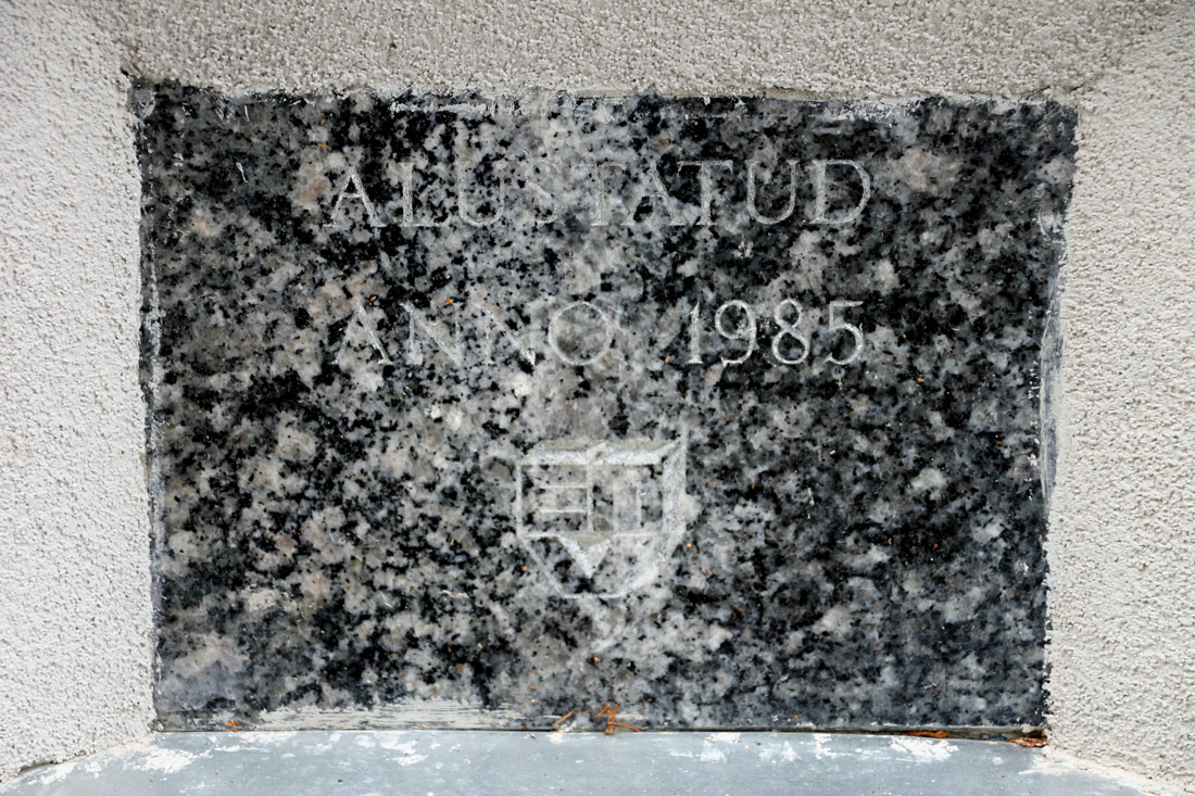 Лоо, Kuusiku tee, 1a. Лоо — Protective signs