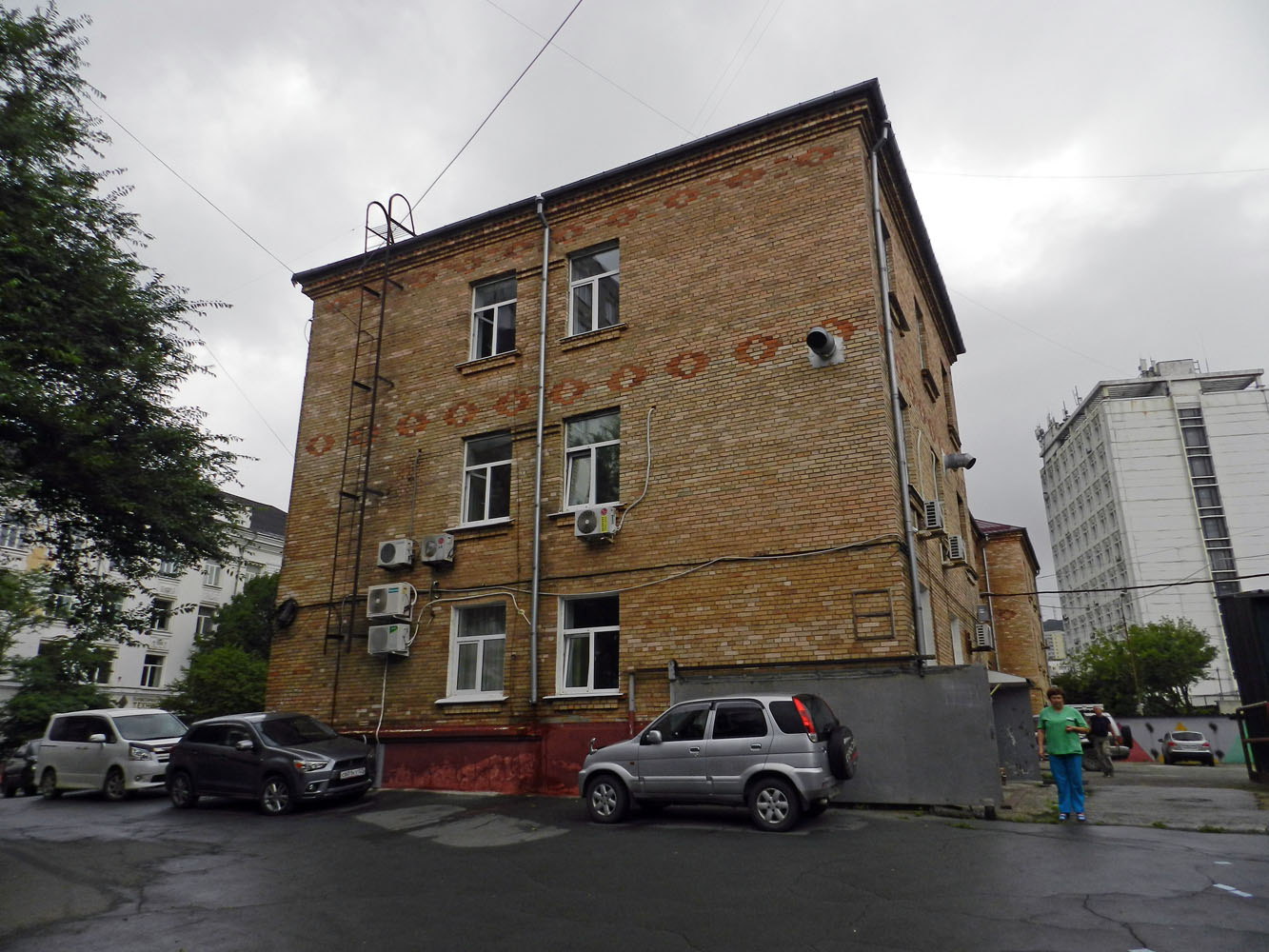Владивосток, Октябрьская улица, 6; Октябрьская улица, 8; Октябрьская улица, 13