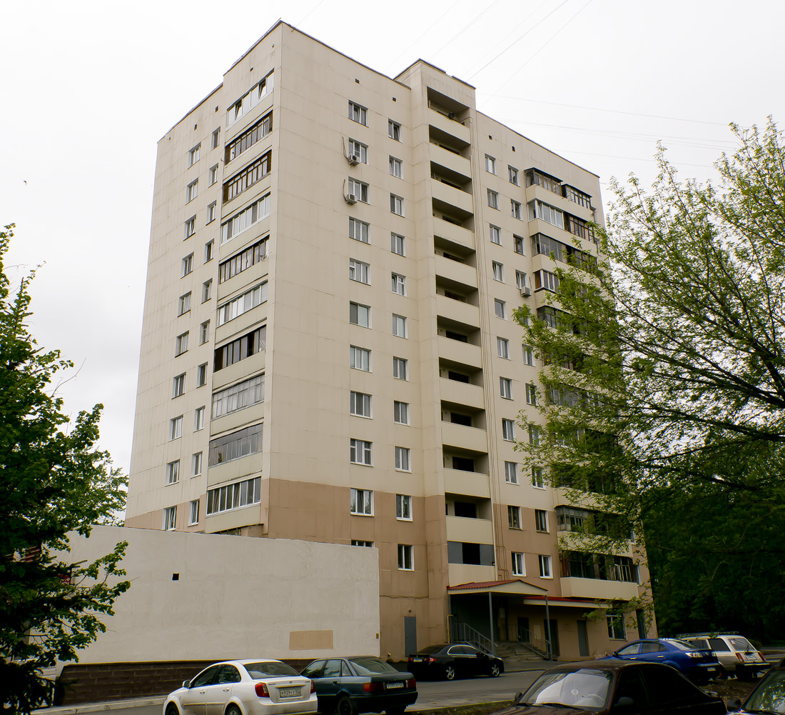 Уфа, Улица Комарова, 12 / Улица Мира, 1