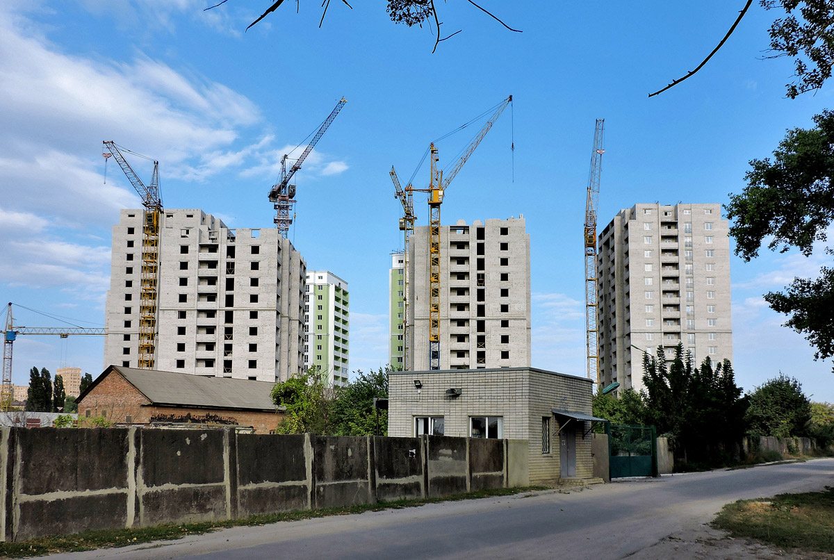 Kharkov, Рогатинский проезд, 4 корп. 1 стр; Рогатинский проезд, 4 корп. 2 стр; Рогатинский проезд, 4 корп. 4 стр; Рогатинский проезд, 4 корп. 5 стр