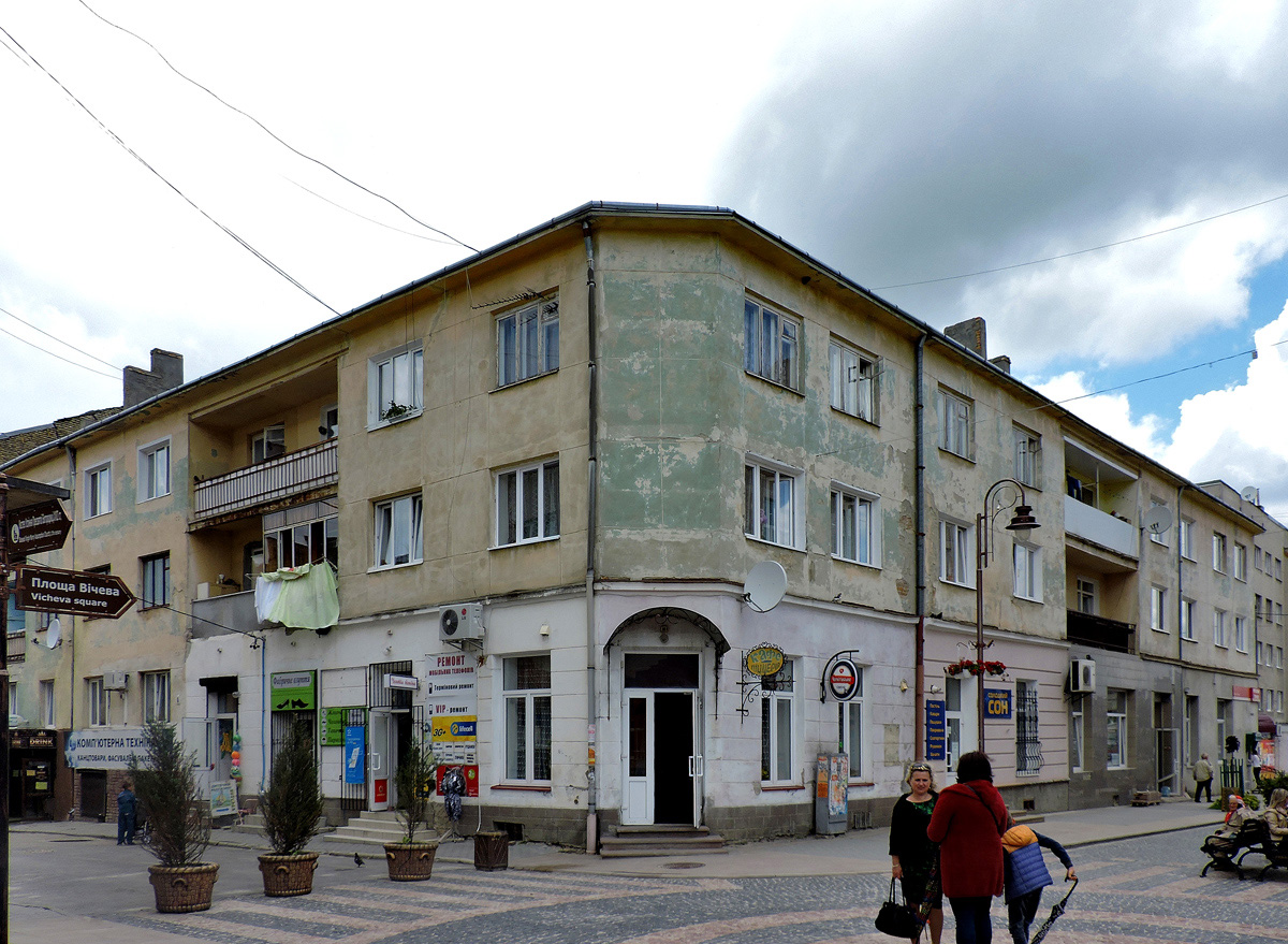 Золочев, Улица Маркияна Шашкевича, 2