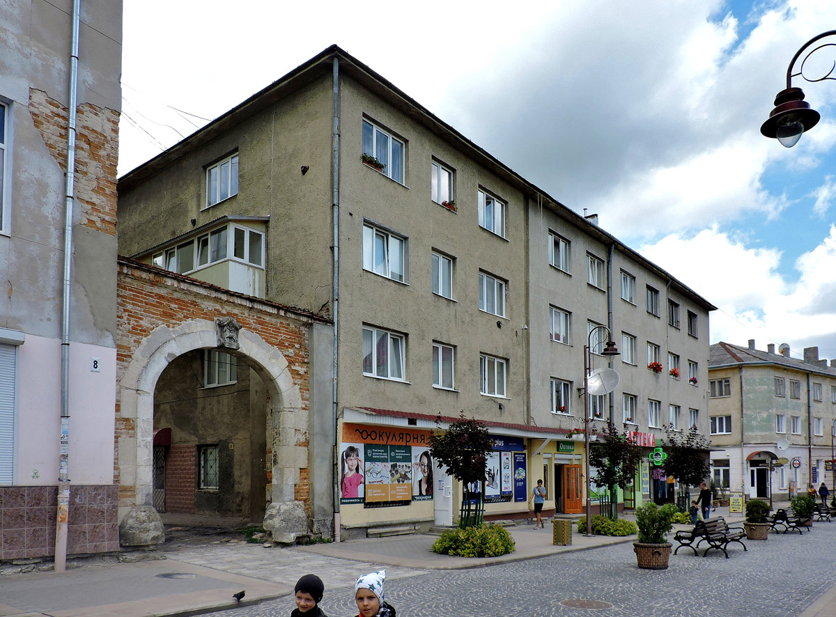 Золочев, Улица Маркияна Шашкевича, 4