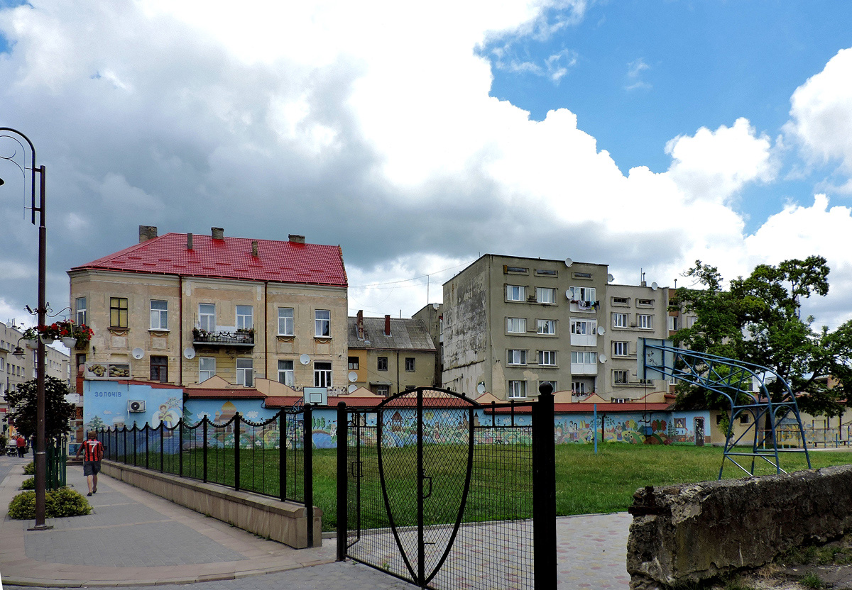 Zolochiv, Улица Маркияна Шашкевича, 1; Улица Репина, 2