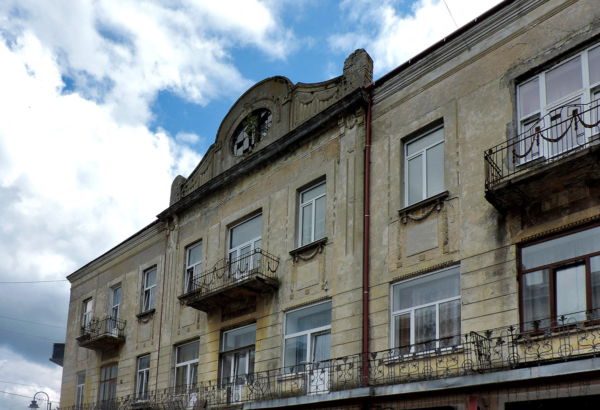 Золочев, Улица Маркияна Шашкевича, 1