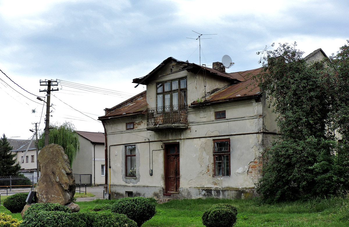 Kamianka-Buzka, Улица Грушевского, 10