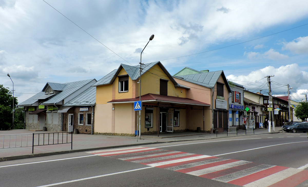 Kulykiv, Площадь Независимости, 3/1; Площадь Независимости, 3/2; Спортивная улица, 12
