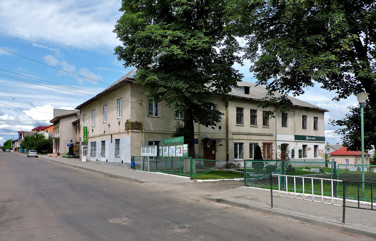 Куликів, Площадь Независимости, 27
