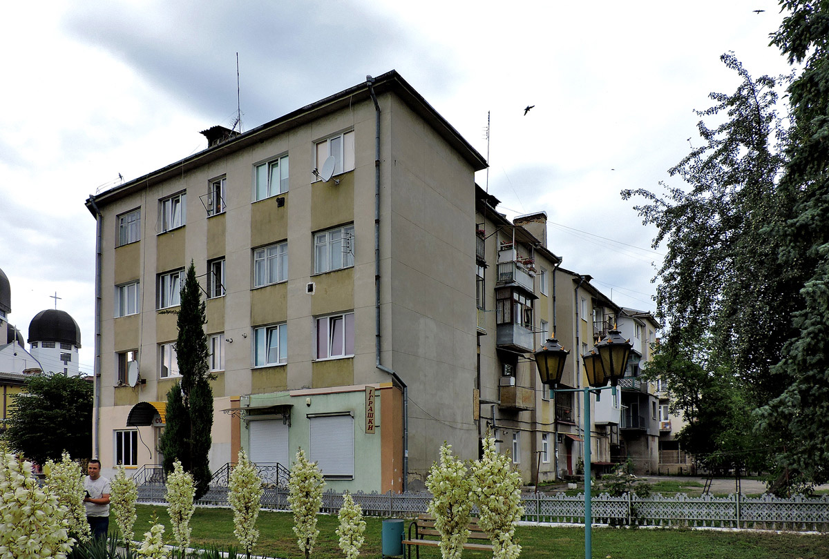Kamianka-Buzka, Улица Независимости, 32