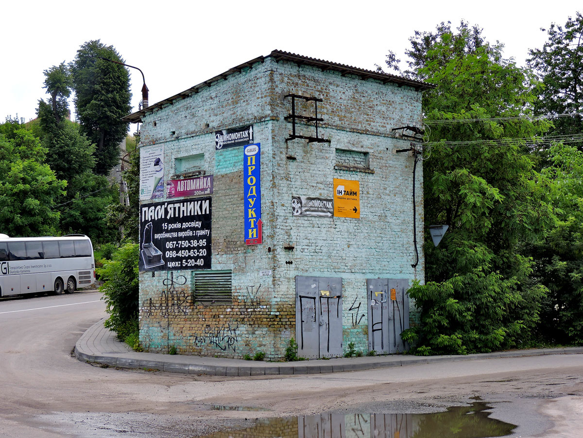 Золочев, Улица Ивана Труша, 1*