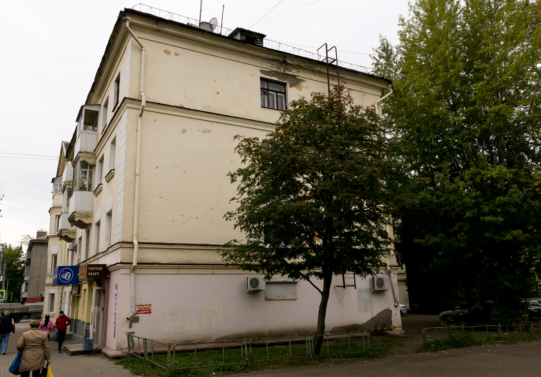 Уфа, Кольцевая улица, 104 / Улица Александра Невского, 27
