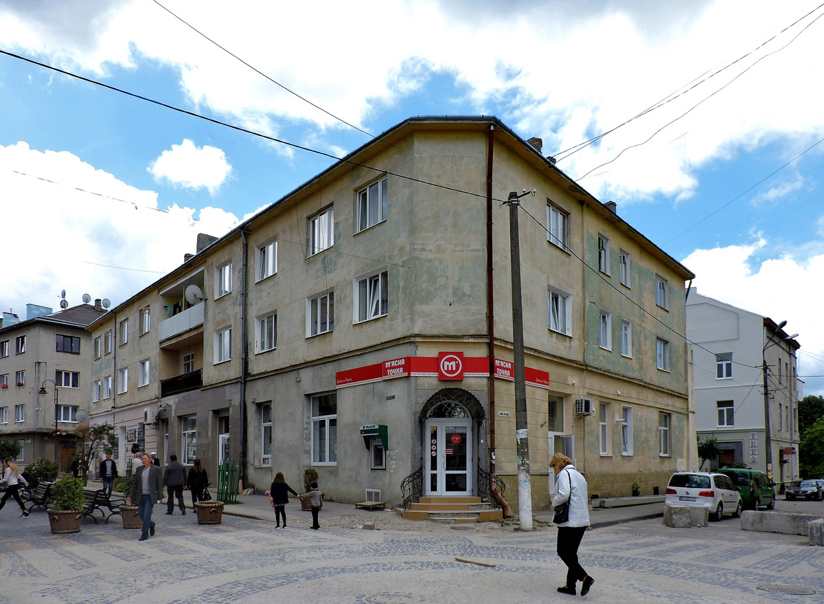 Золочев, Улица Маркияна Шашкевича, 2