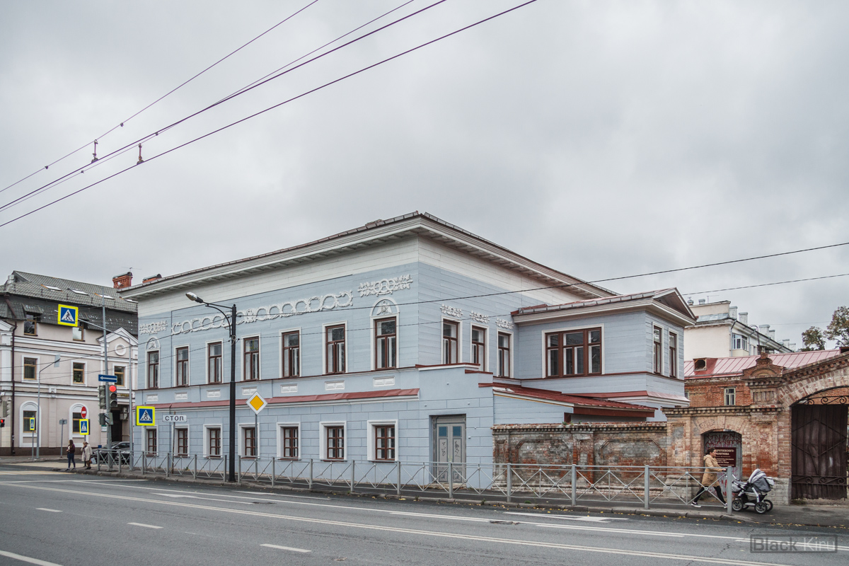 Казань, Улица Карла Маркса, 56 / Улица Гоголя, 11