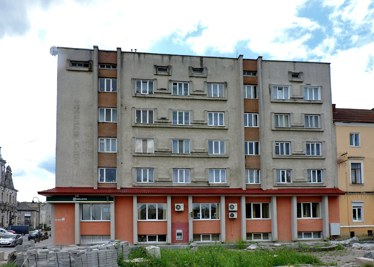 Золочев, Улица Ивана Мазепы, 1