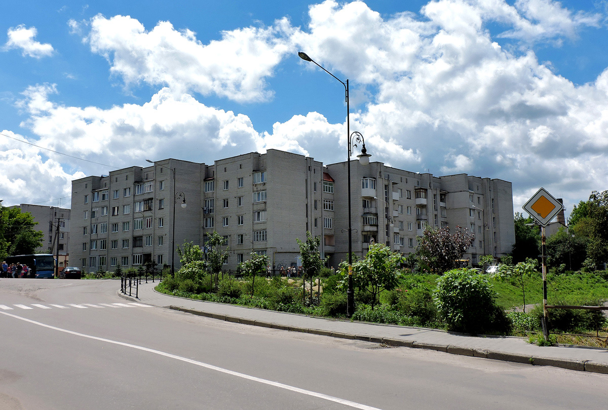 Золочів, Улица Ивана Труша, 2